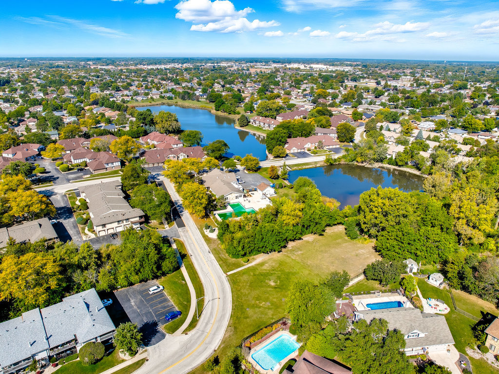 15633 Orlan Brook Drive, Orland Park, IL 60462