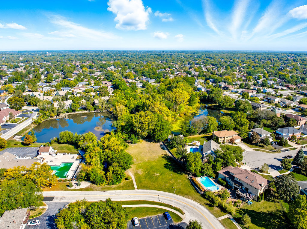 15633 Orlan Brook Drive, Orland Park, IL 60462