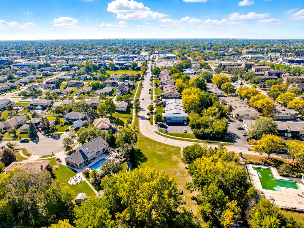15633 Orlan Brook Drive, Orland Park, IL 60462