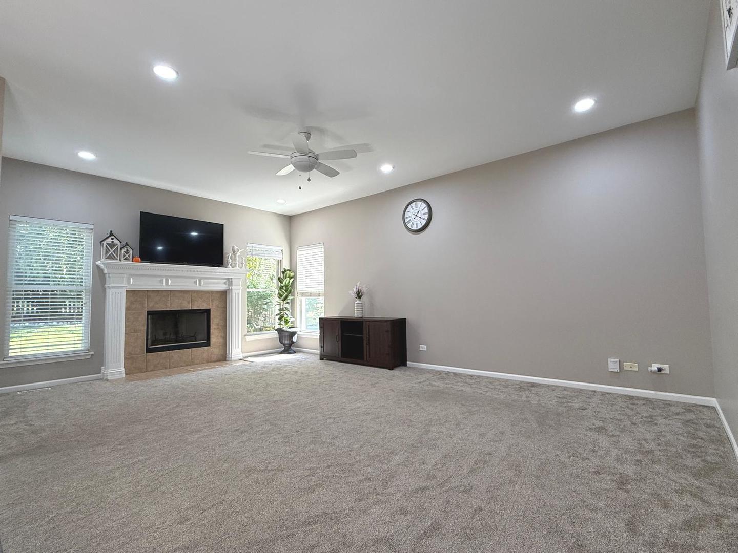 731 Lake Ridge Drive, South Elgin, IL 60177