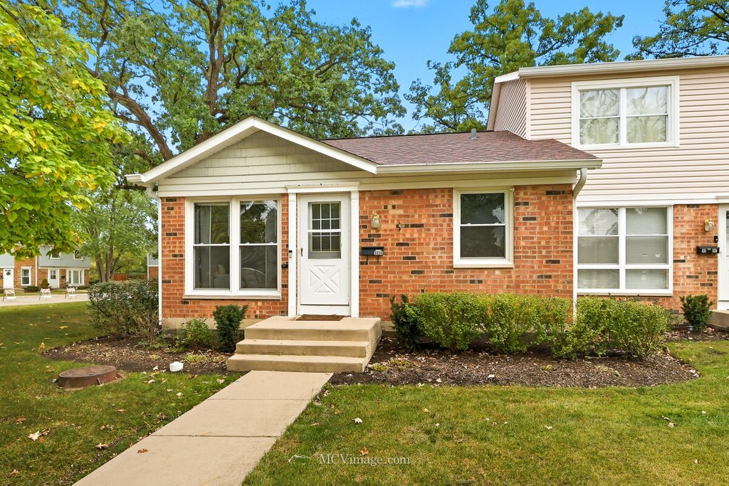 3098 Lynnwood Court, Streamwood, IL 60107