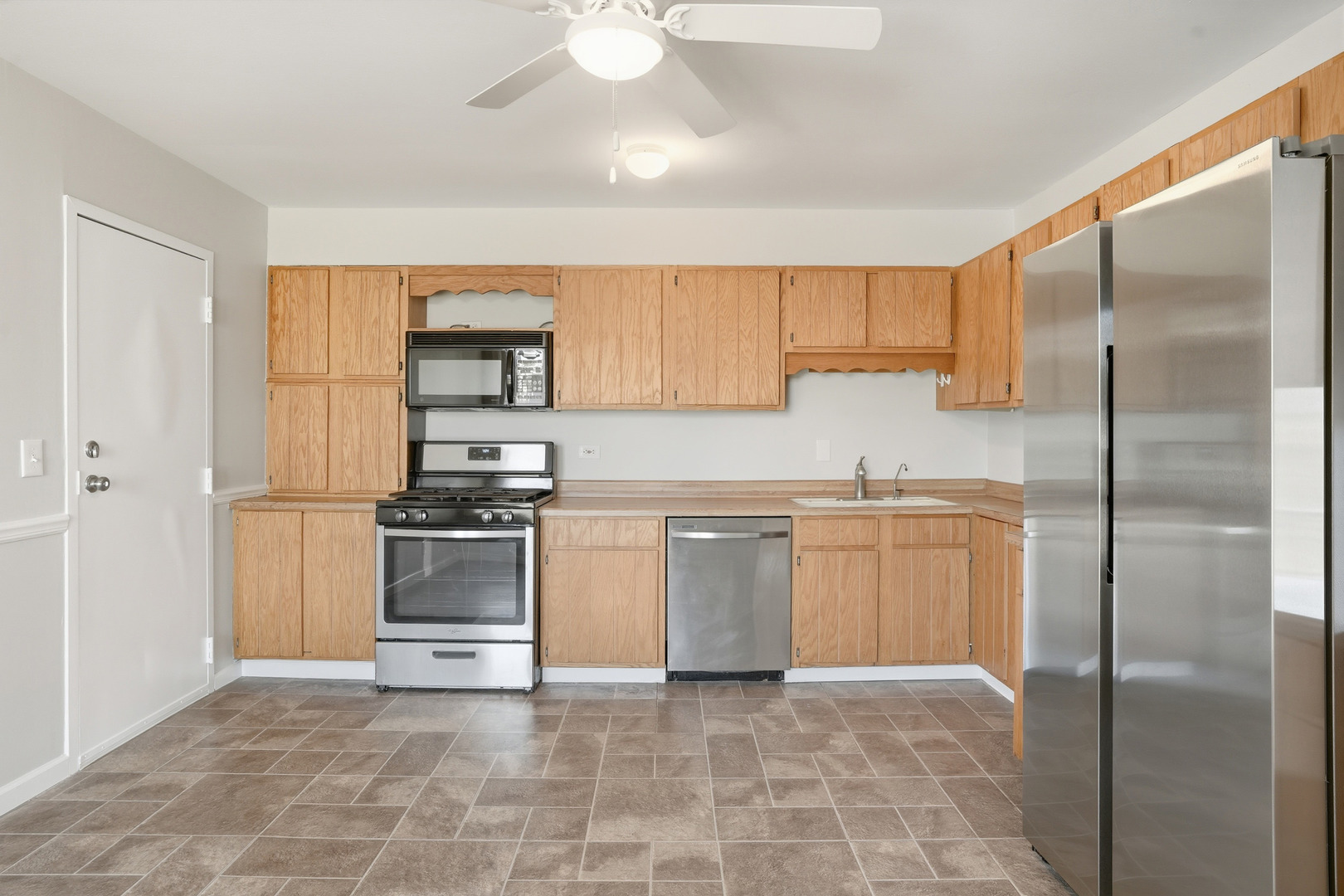 20137 S Hampton Court #A, Frankfort, IL 60423