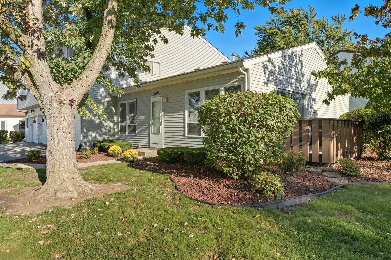 20137 S Hampton Court #A, Frankfort, IL 60423