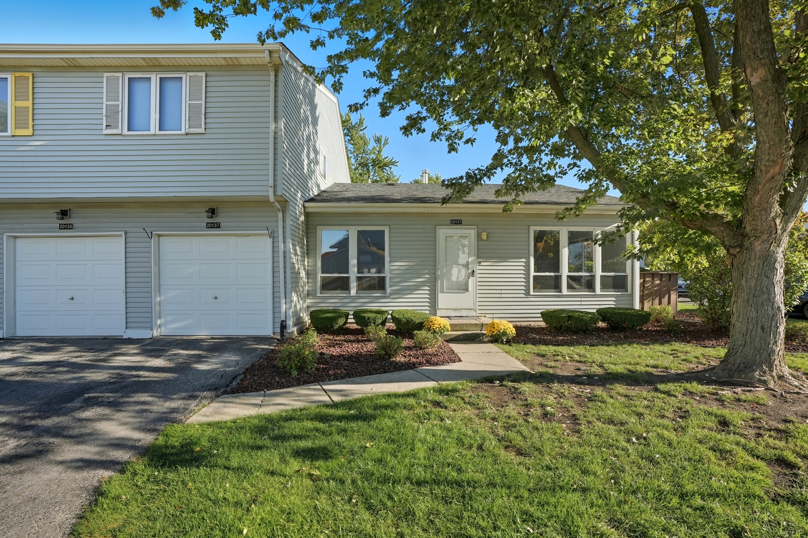 20137 S Hampton Court #A, Frankfort, IL 60423