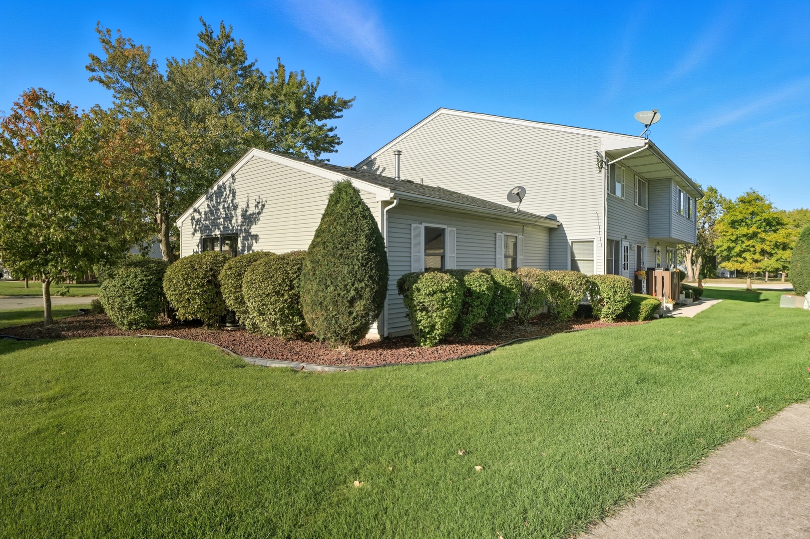 20137 S Hampton Court #A, Frankfort, IL 60423