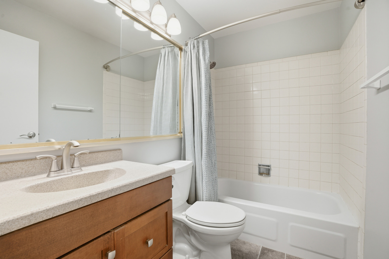 20137 S Hampton Court #A, Frankfort, IL 60423
