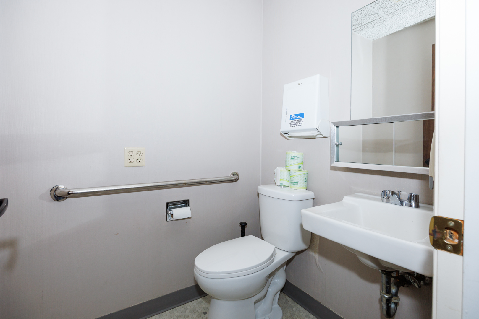 901 E Grove Street #P, Bloomington, IL 61701