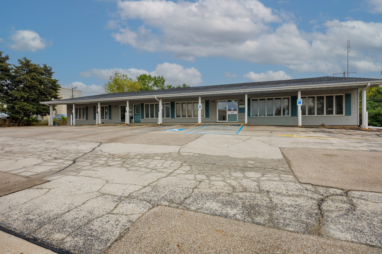 901 E Grove Street #H, Bloomington, IL 61701