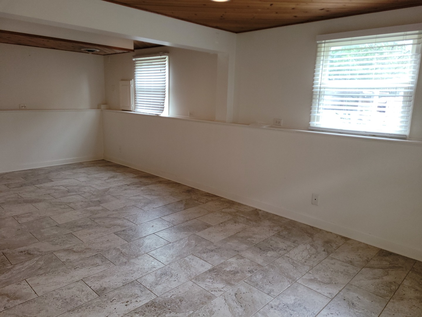 208 Juniper Terrace, Round Lake Beach, IL 60073