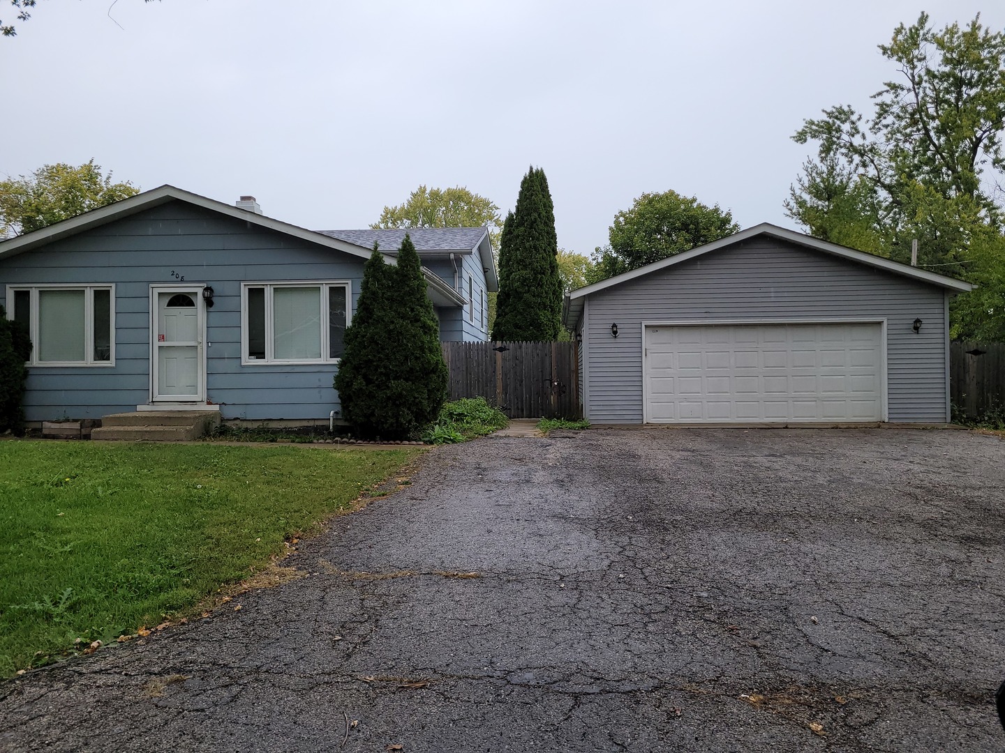 208 Juniper Terrace, Round Lake Beach, IL 60073