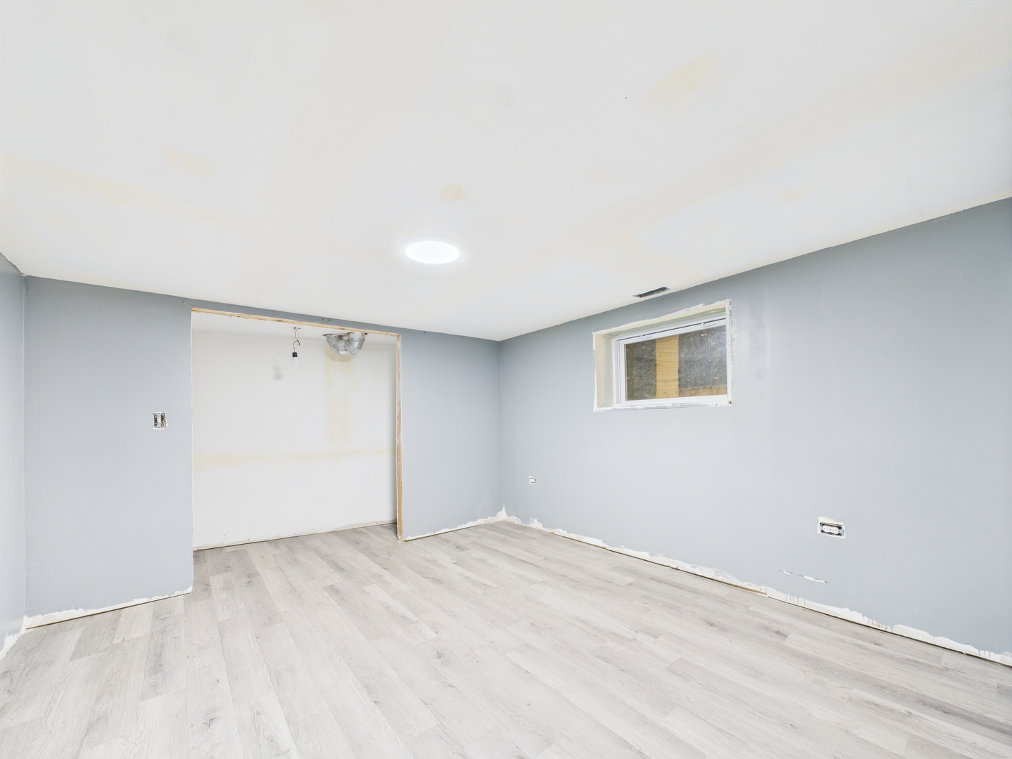 8015 S Paxton Avenue, Chicago, IL 60617