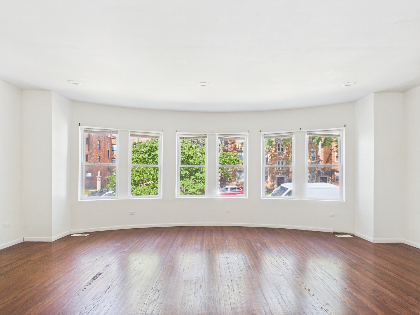 8015 S Paxton Avenue, Chicago, IL 60617