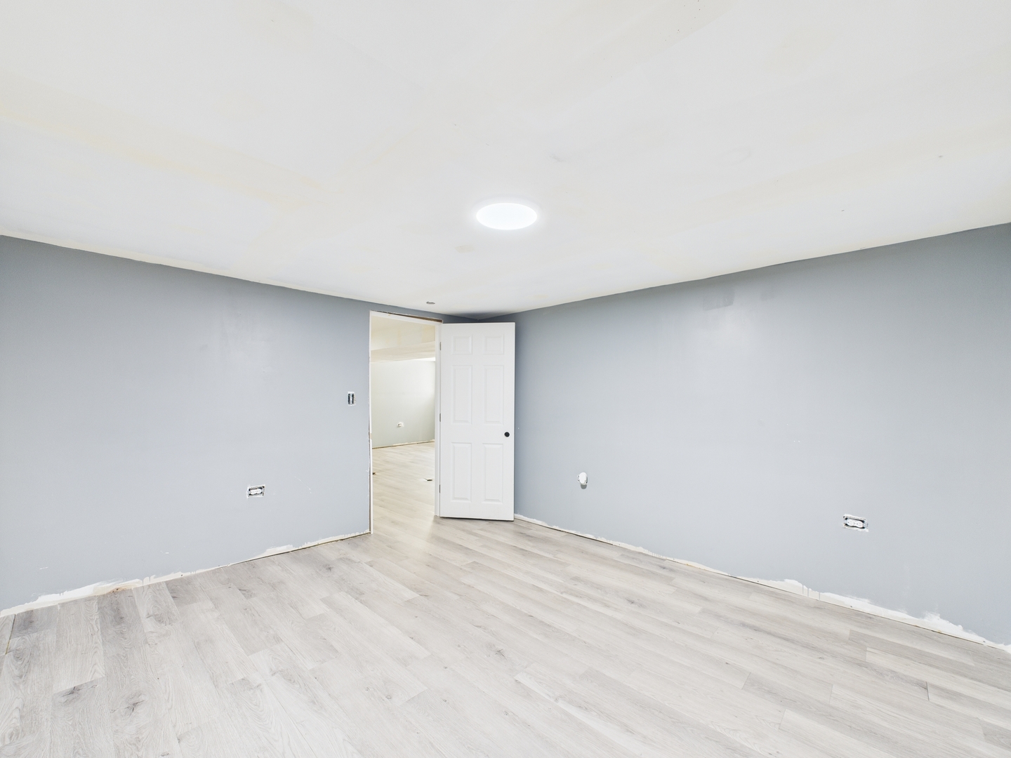 8015 S Paxton Avenue, Chicago, IL 60617