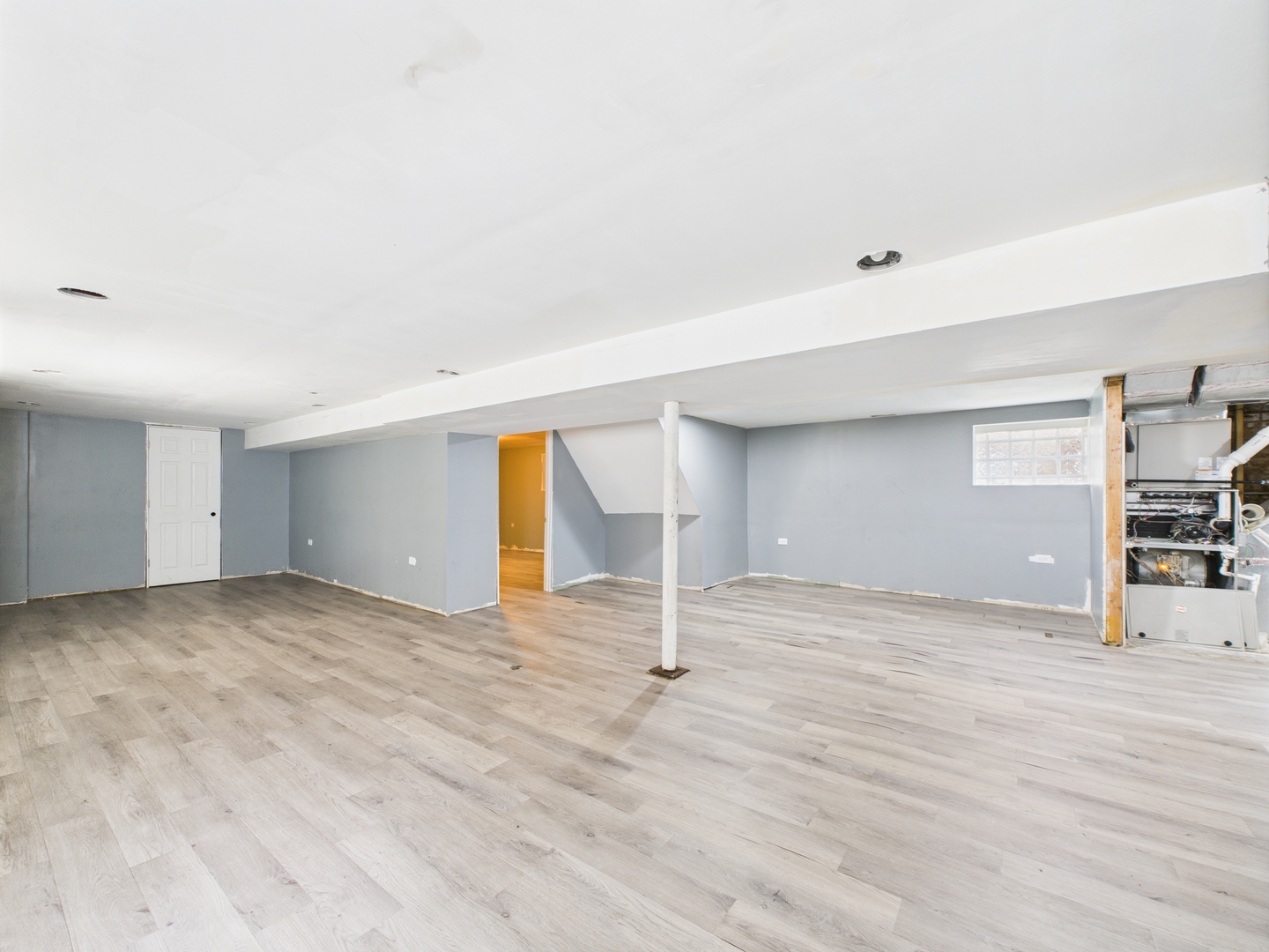 8015 S Paxton Avenue, Chicago, IL 60617