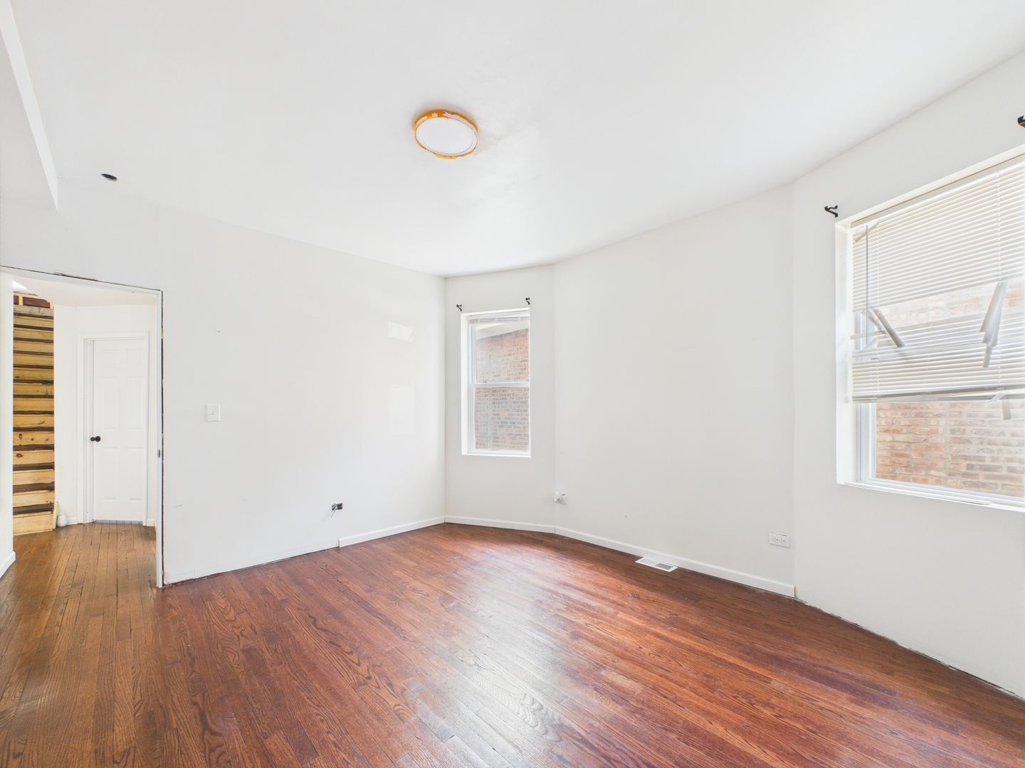 8015 S Paxton Avenue, Chicago, IL 60617