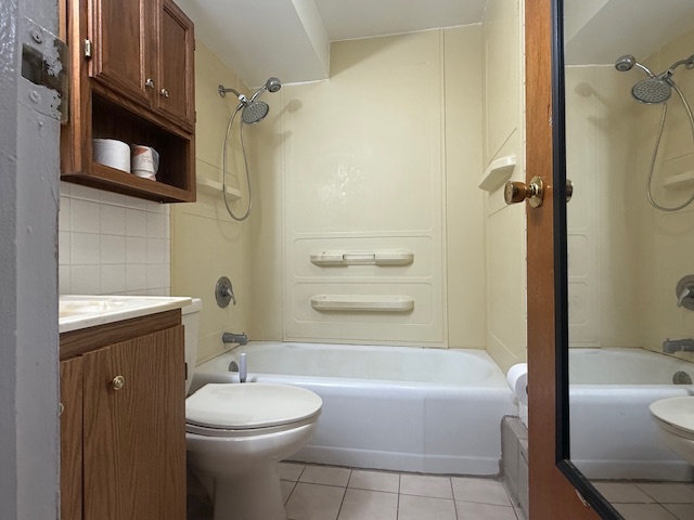 2008 Harding Avenue, Waukegan, IL 60085