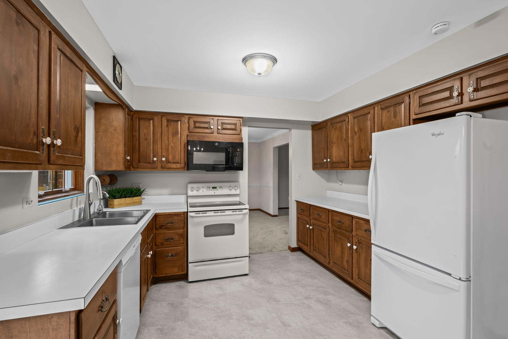 1323 S Kaspar Avenue, Arlington Heights, IL 60005