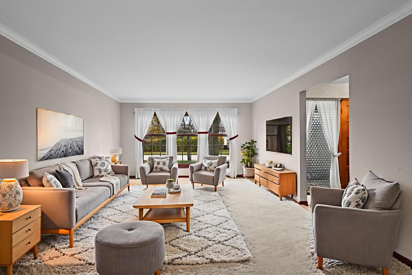 1323 S Kaspar Avenue, Arlington Heights, IL 60005