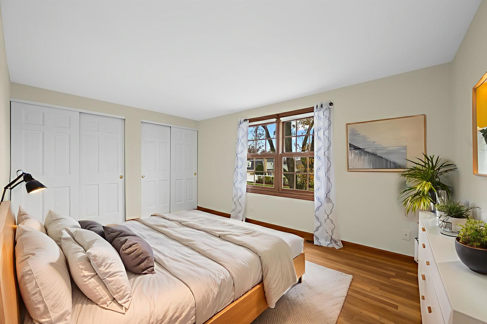 1323 S Kaspar Avenue, Arlington Heights, IL 60005