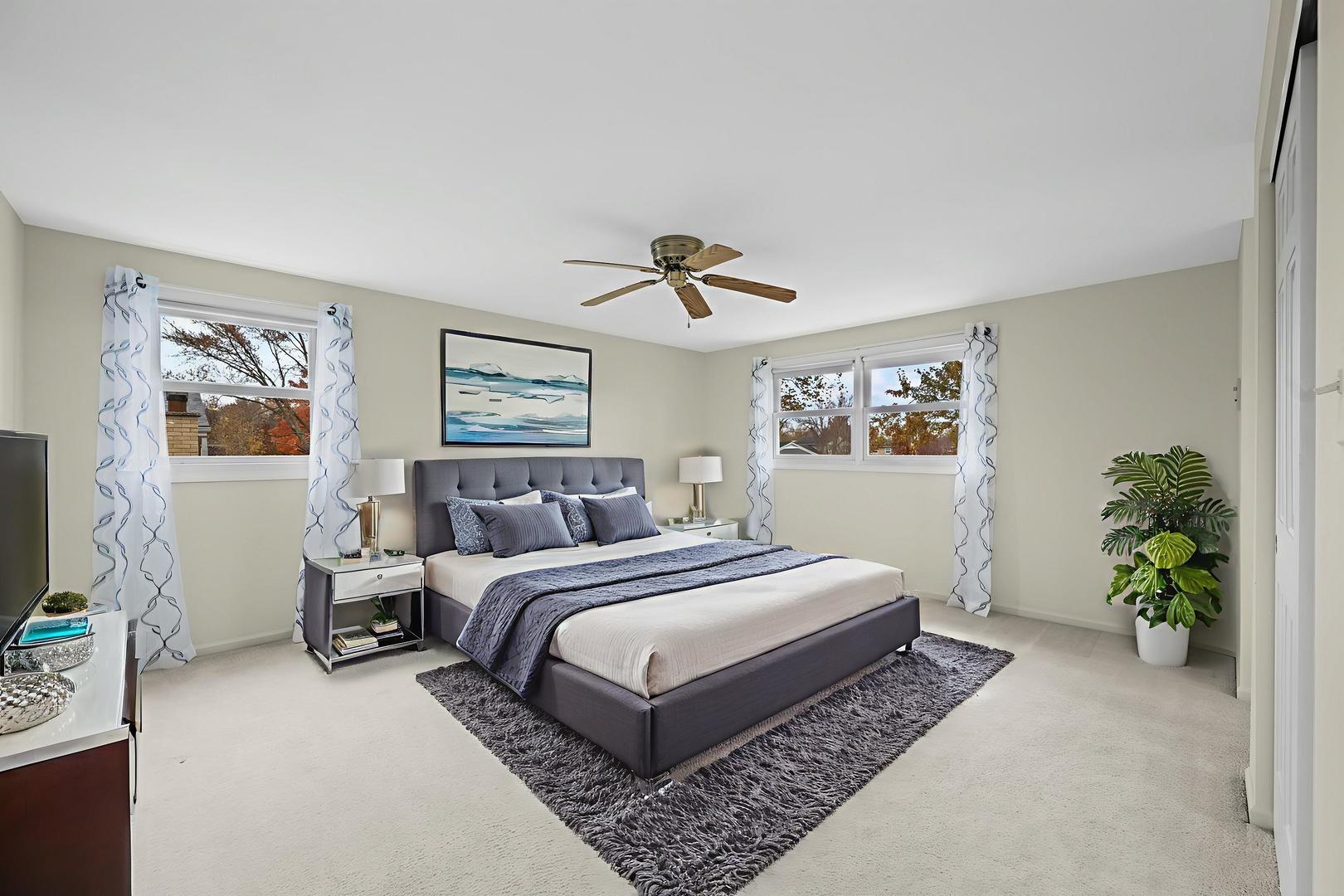 1323 S Kaspar Avenue, Arlington Heights, IL 60005