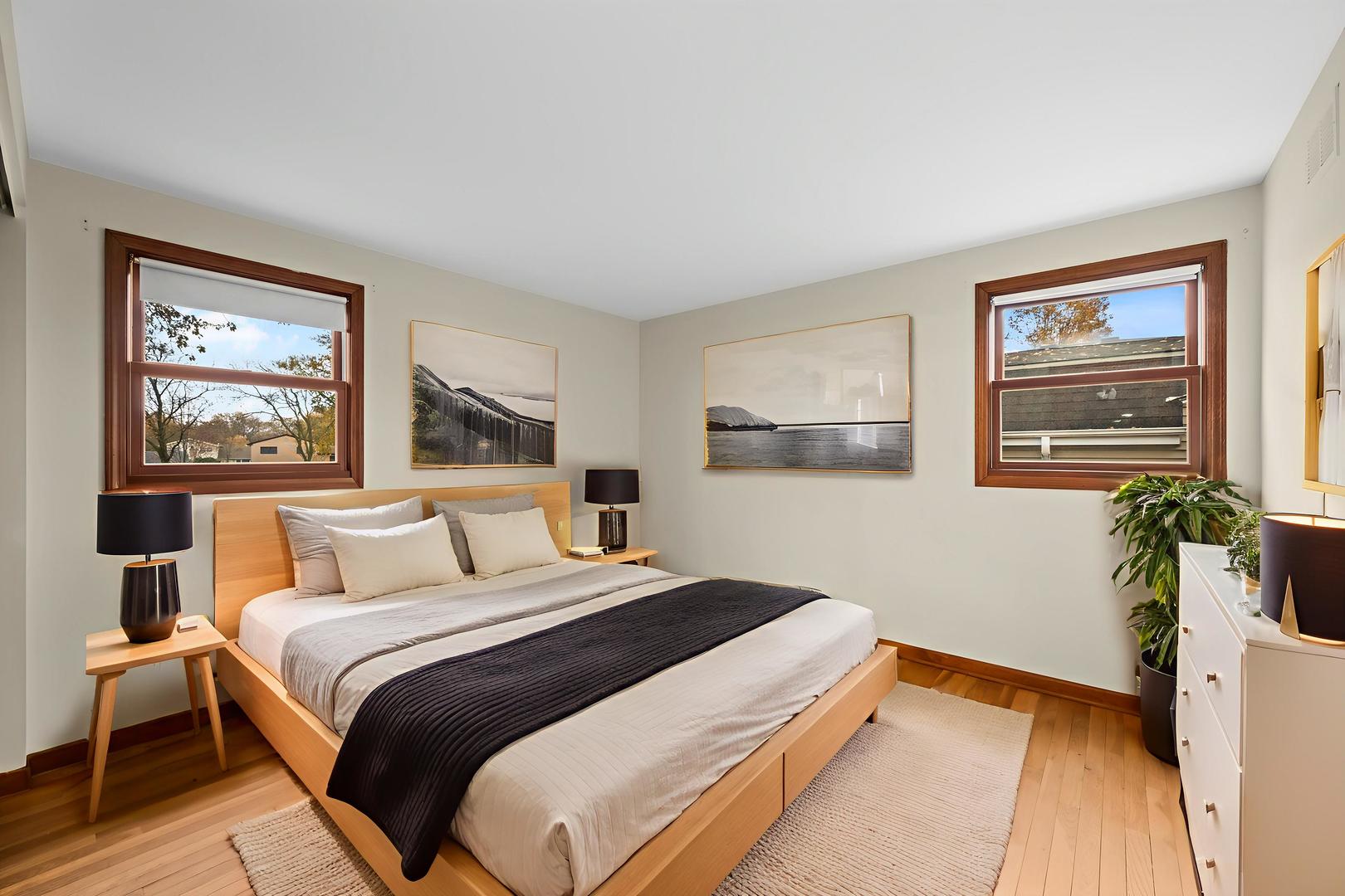 1323 S Kaspar Avenue, Arlington Heights, IL 60005