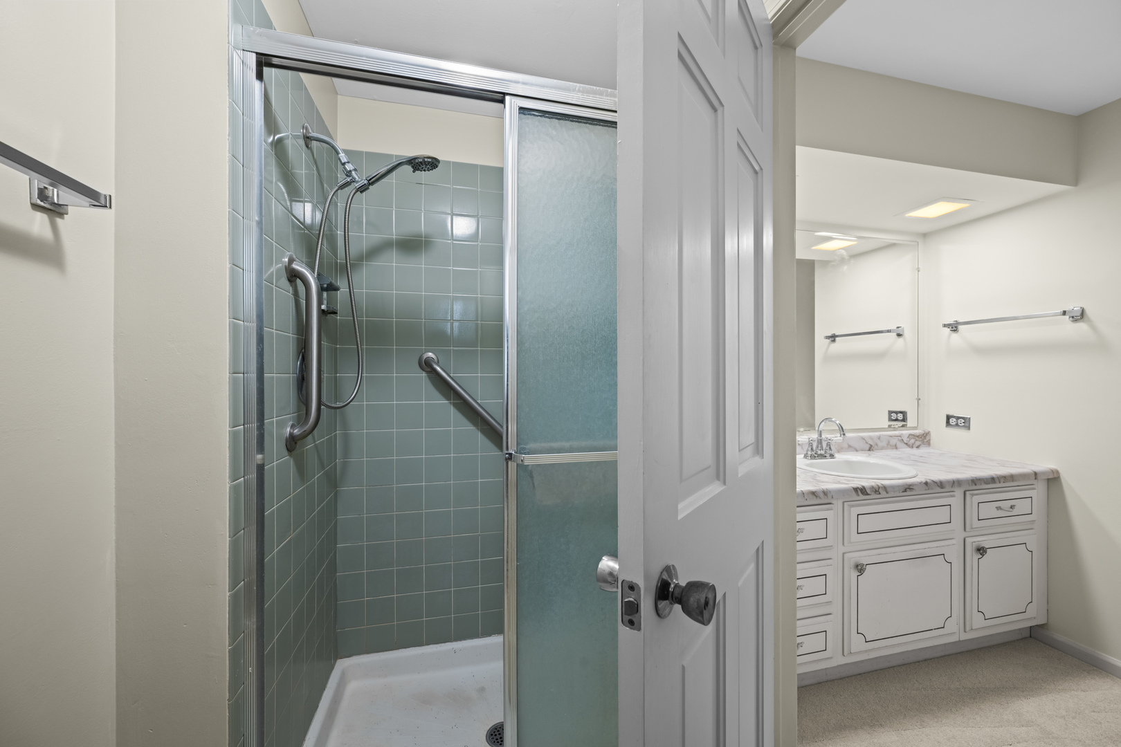 1323 S Kaspar Avenue, Arlington Heights, IL 60005