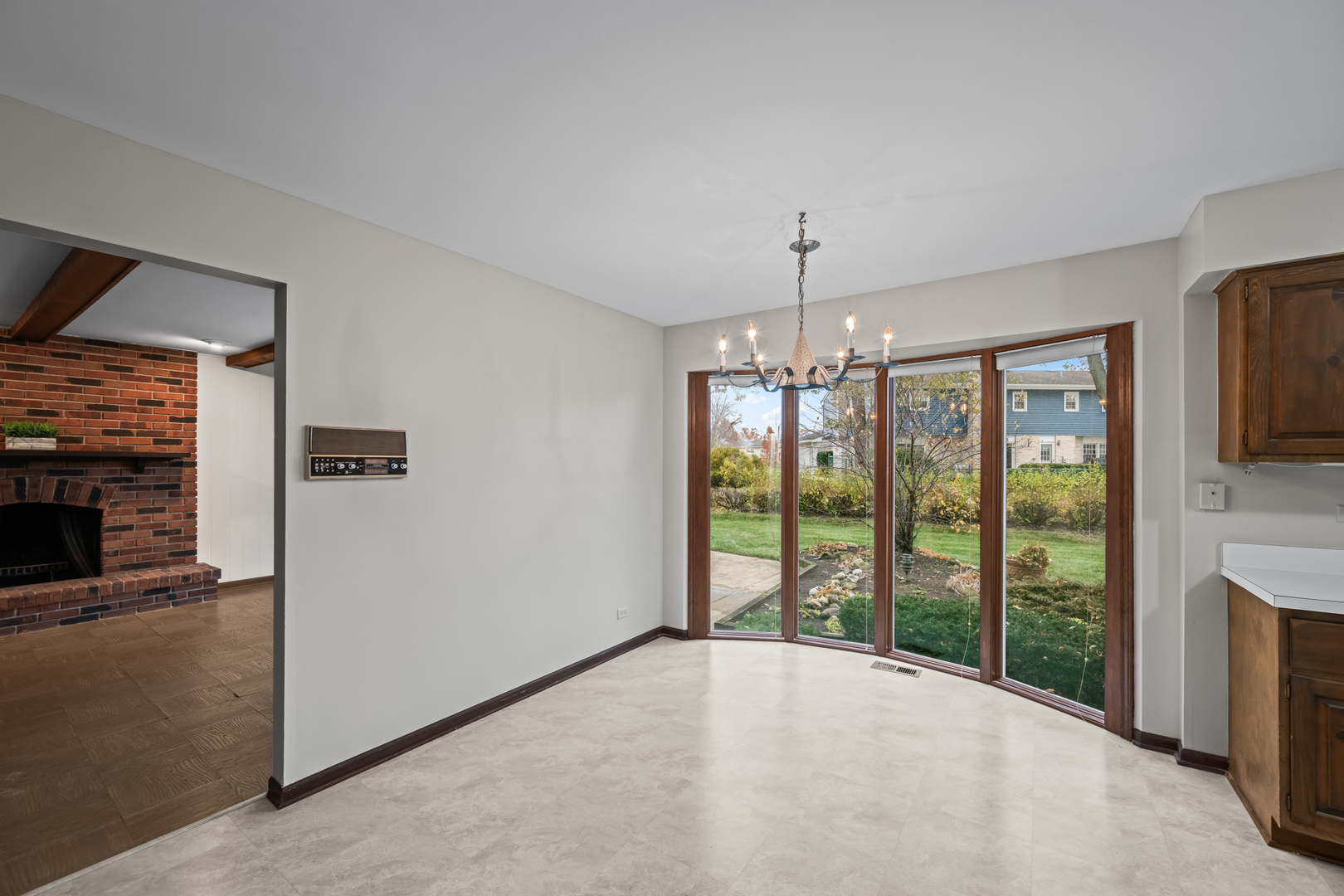 1323 S Kaspar Avenue, Arlington Heights, IL 60005