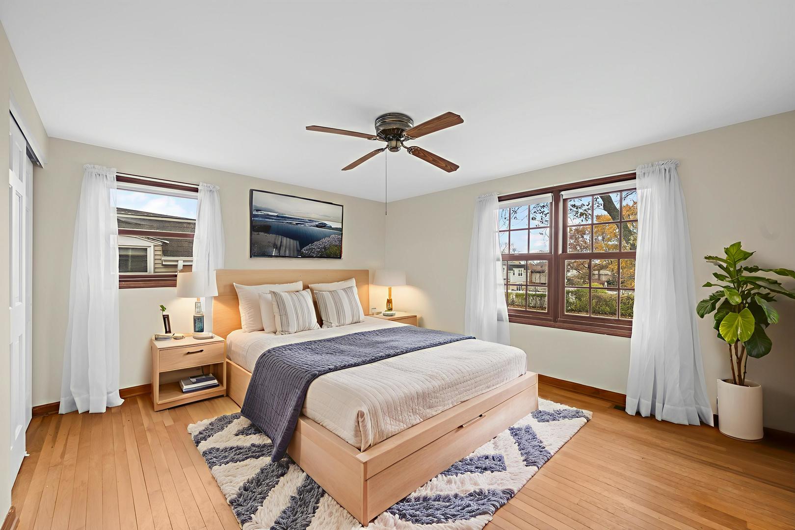 1323 S Kaspar Avenue, Arlington Heights, IL 60005