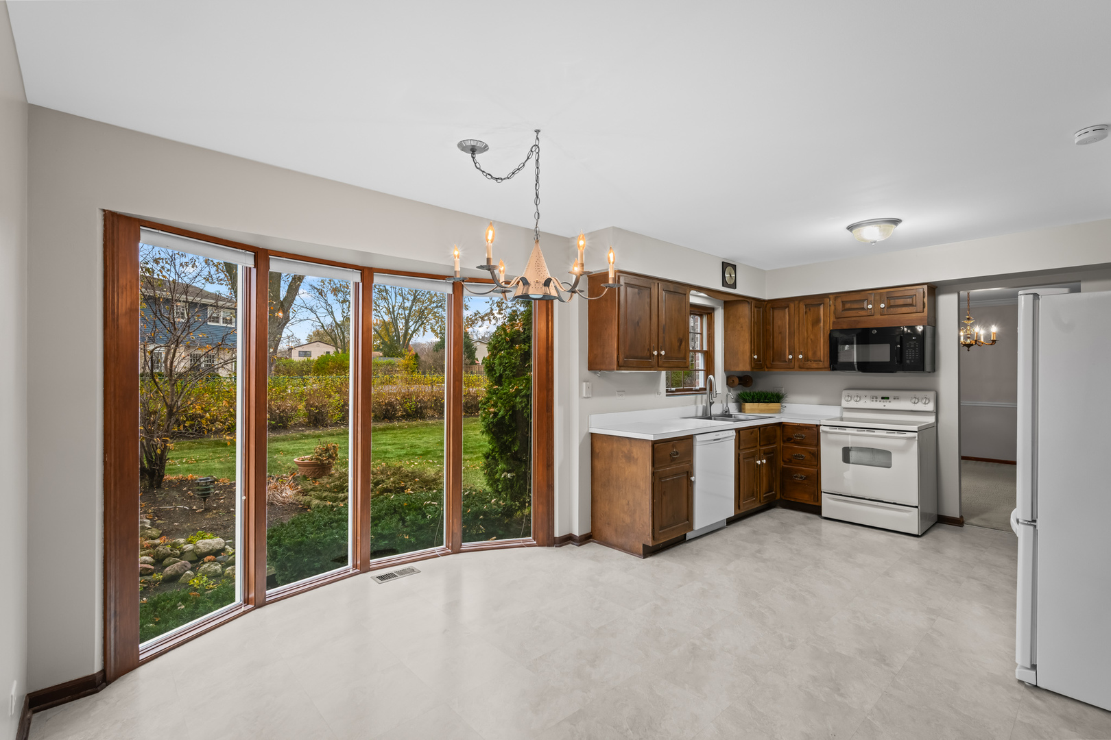 1323 S Kaspar Avenue, Arlington Heights, IL 60005