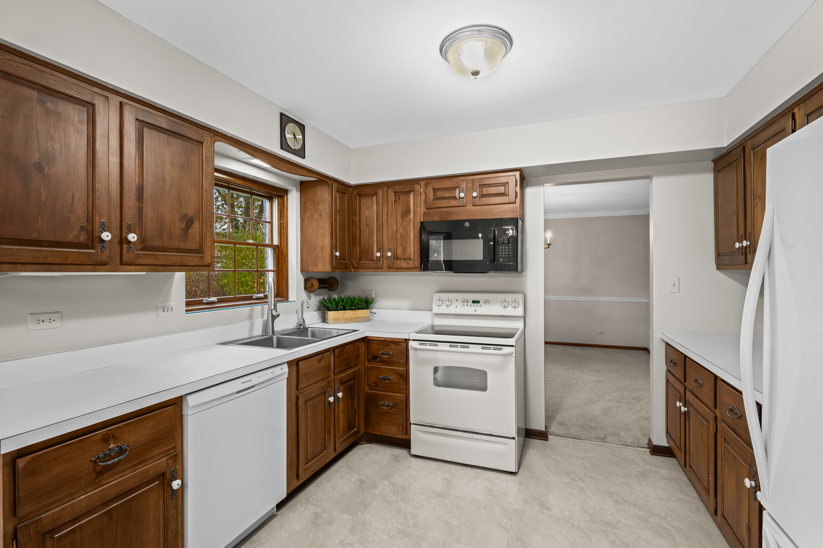 1323 S Kaspar Avenue, Arlington Heights, IL 60005