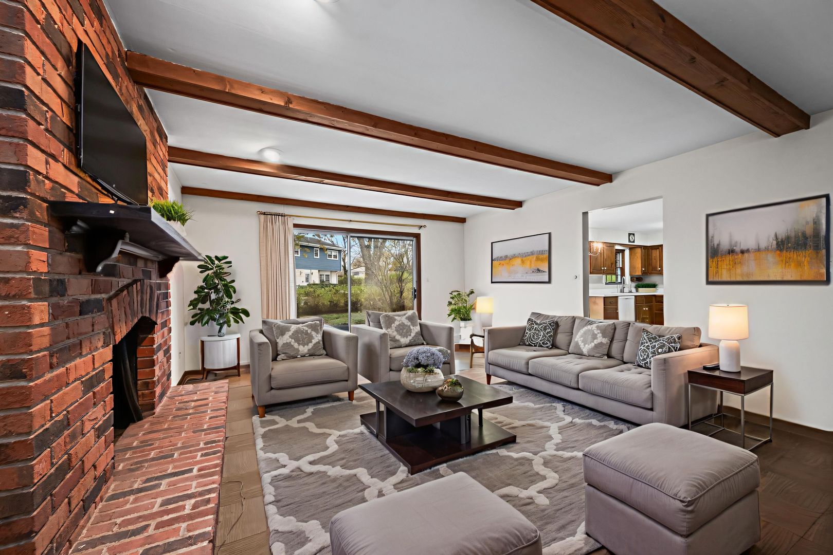 1323 S Kaspar Avenue, Arlington Heights, IL 60005