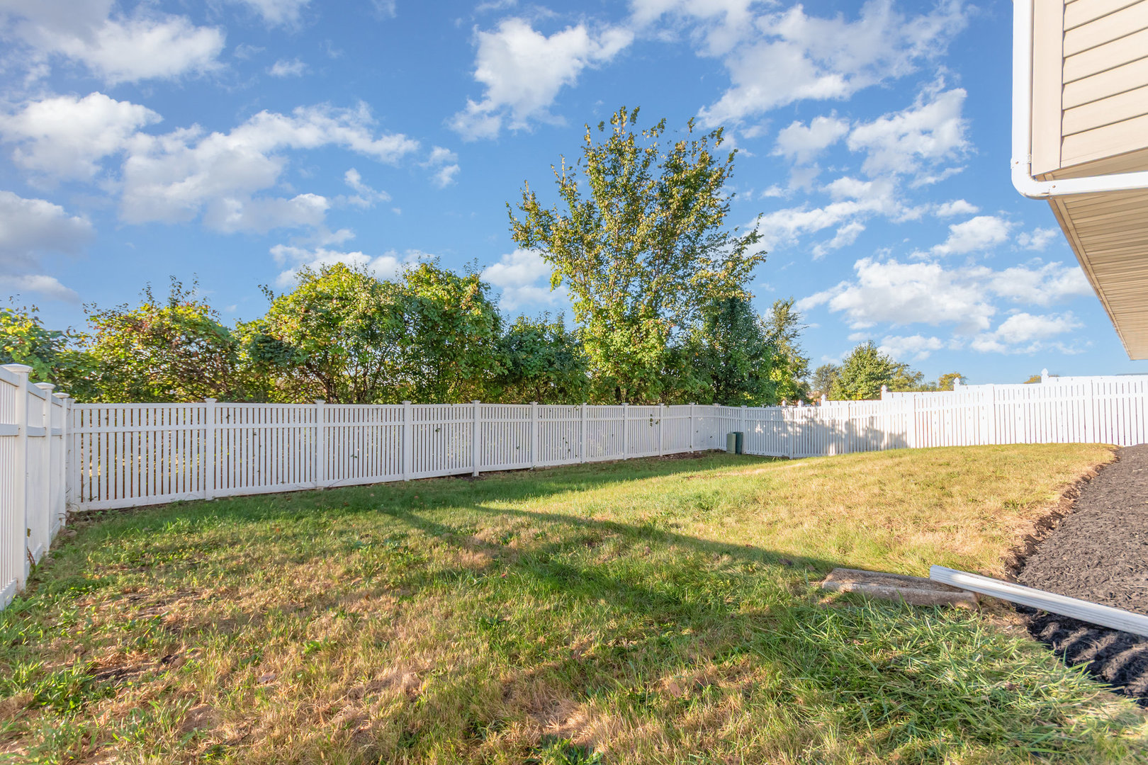2057 W Helen Drive, Romeoville, IL 60446