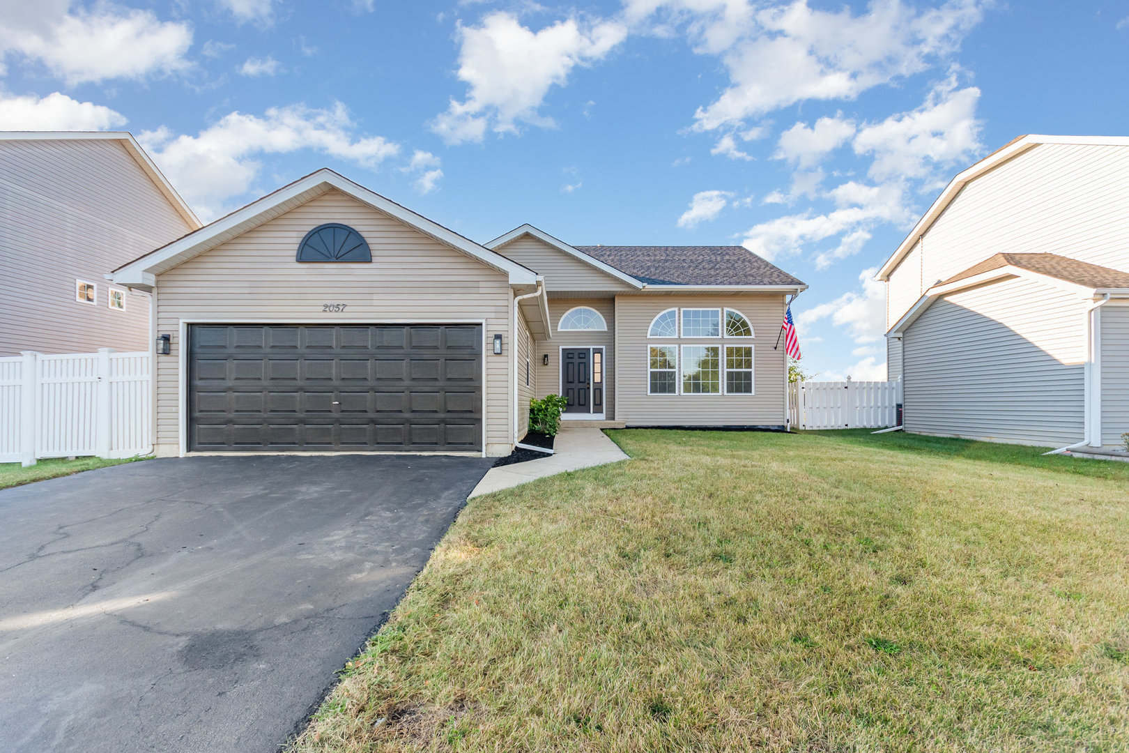 2057 W Helen Drive, Romeoville, IL 60446