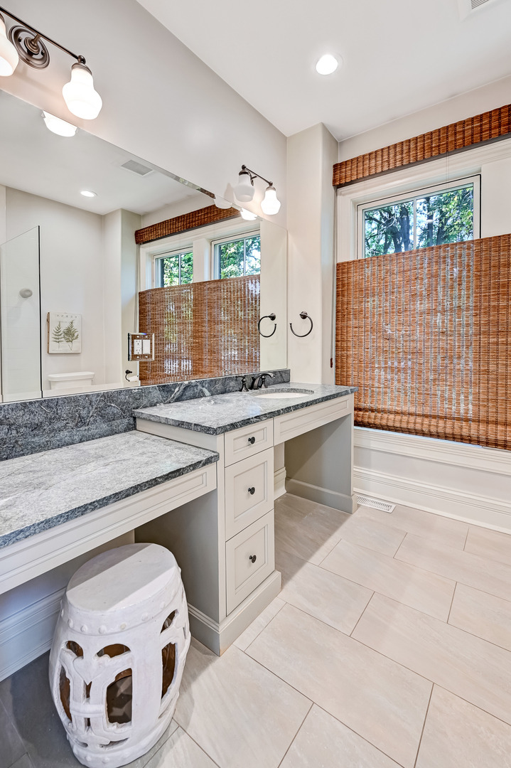 4736 Grand Avenue, Western Springs, IL 60558