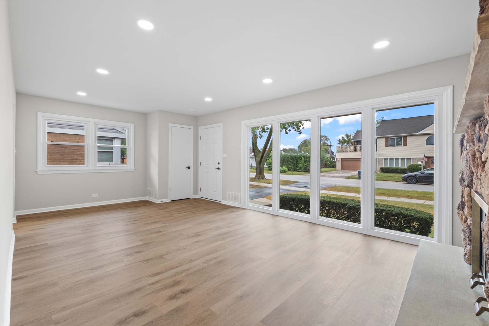 773 E Lincoln Avenue, Des Plaines, IL 60018
