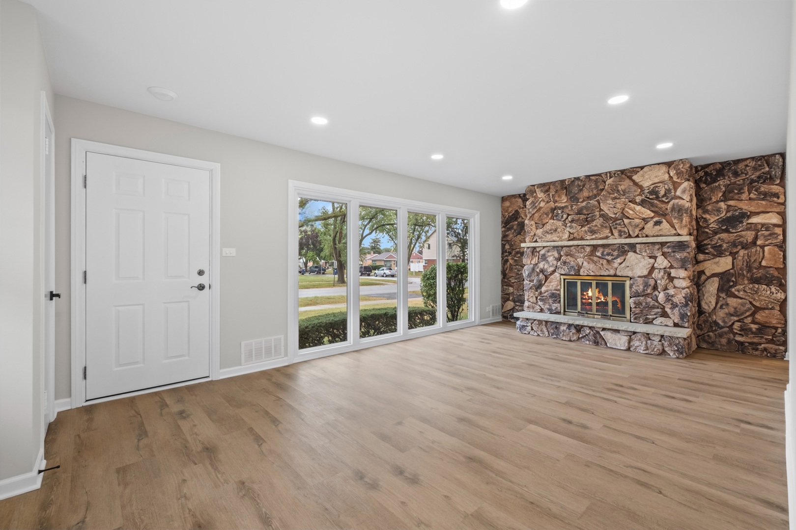 773 E Lincoln Avenue, Des Plaines, IL 60018