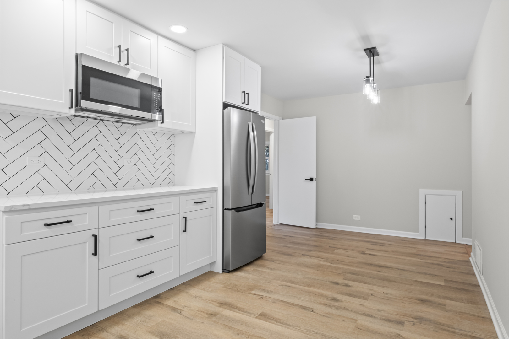 773 E Lincoln Avenue, Des Plaines, IL 60018