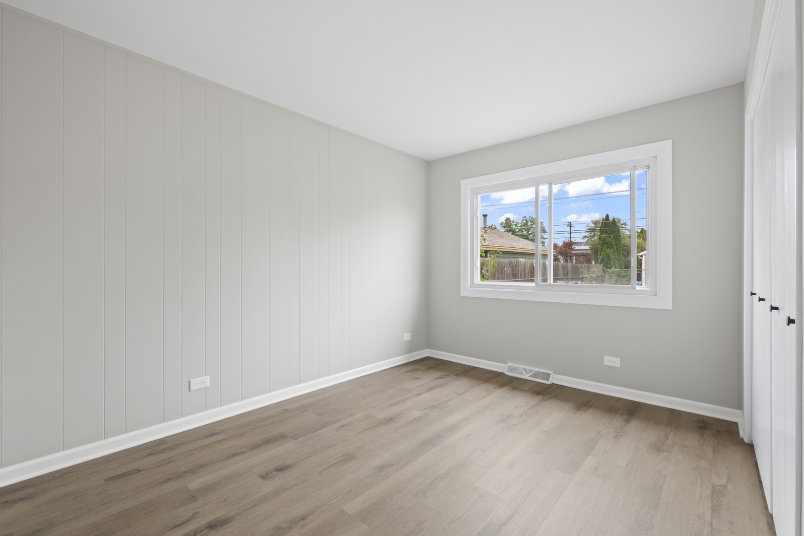 773 E Lincoln Avenue, Des Plaines, IL 60018