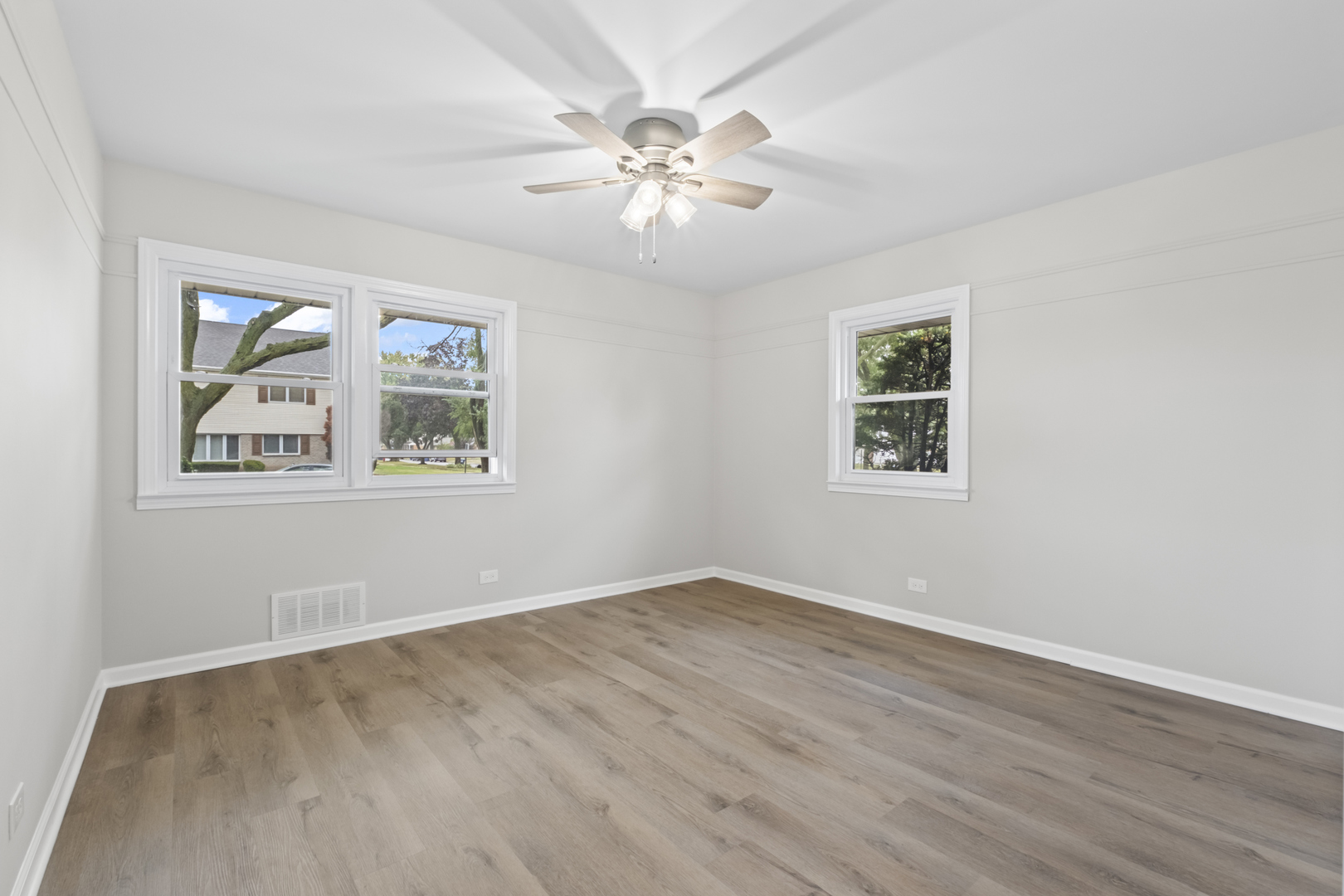 773 E Lincoln Avenue, Des Plaines, IL 60018