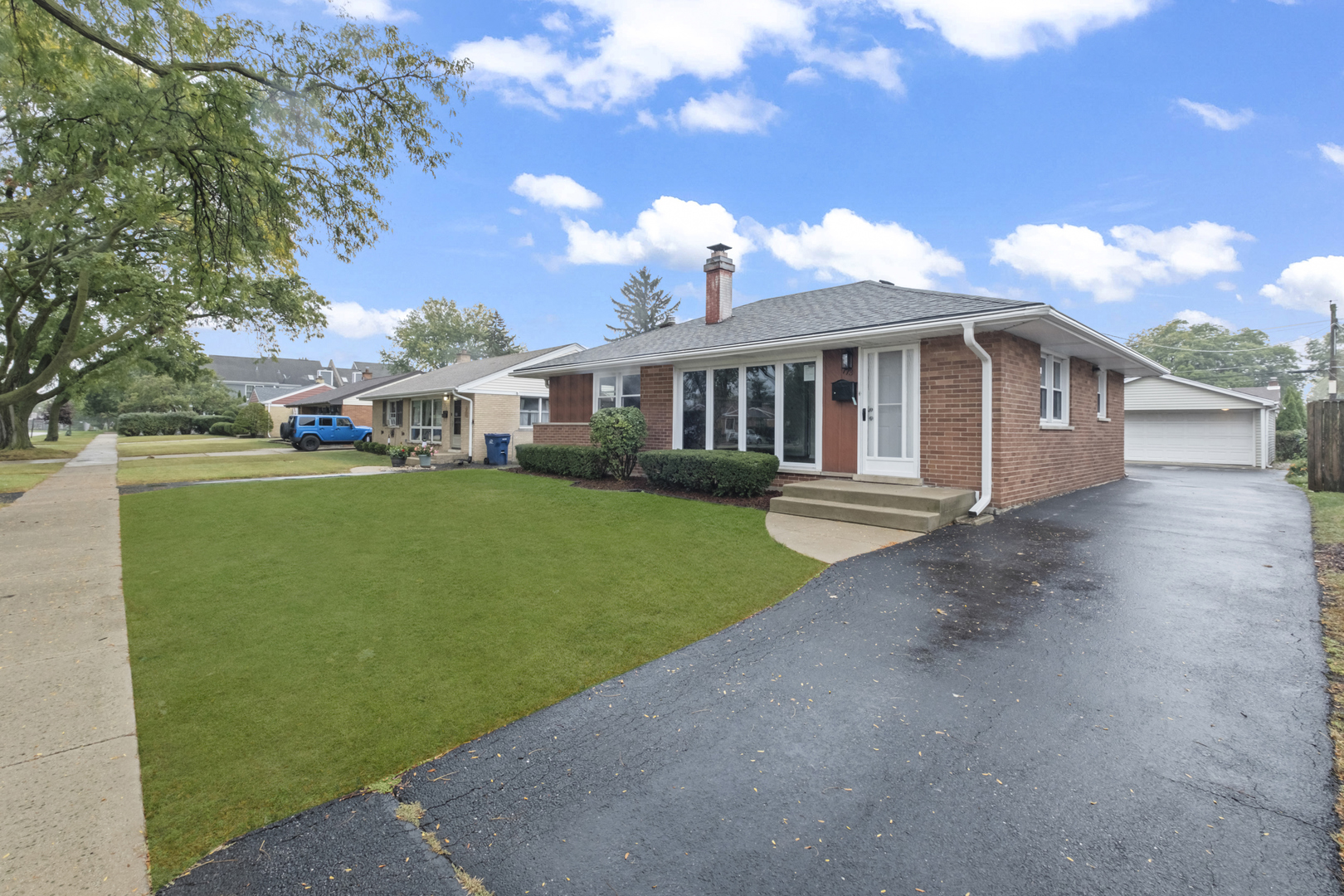 773 E Lincoln Avenue, Des Plaines, IL 60018