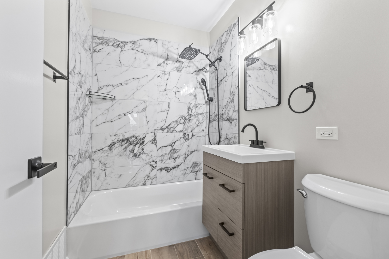 773 E Lincoln Avenue, Des Plaines, IL 60018