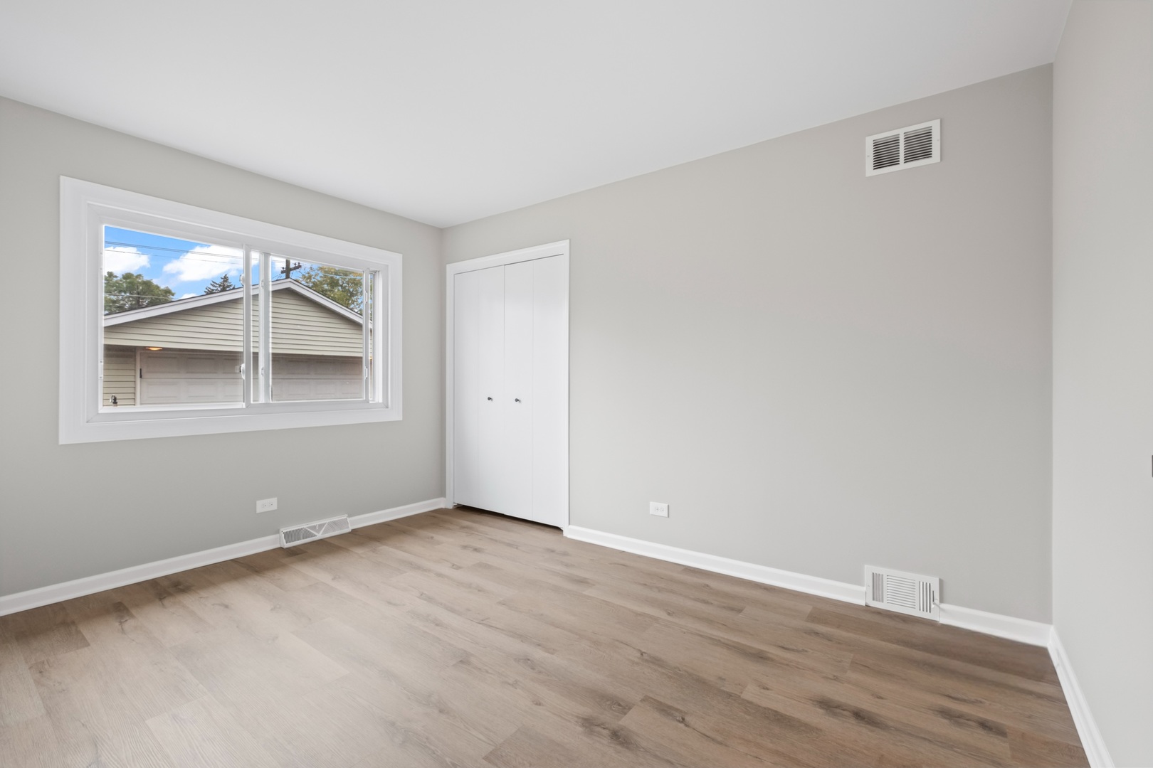 773 E Lincoln Avenue, Des Plaines, IL 60018