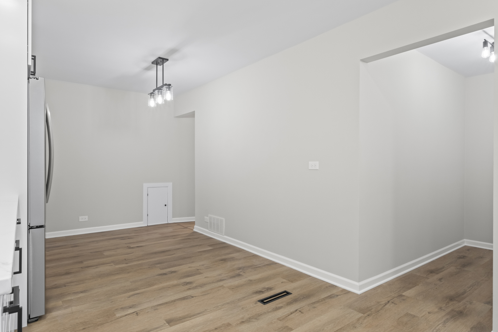 773 E Lincoln Avenue, Des Plaines, IL 60018