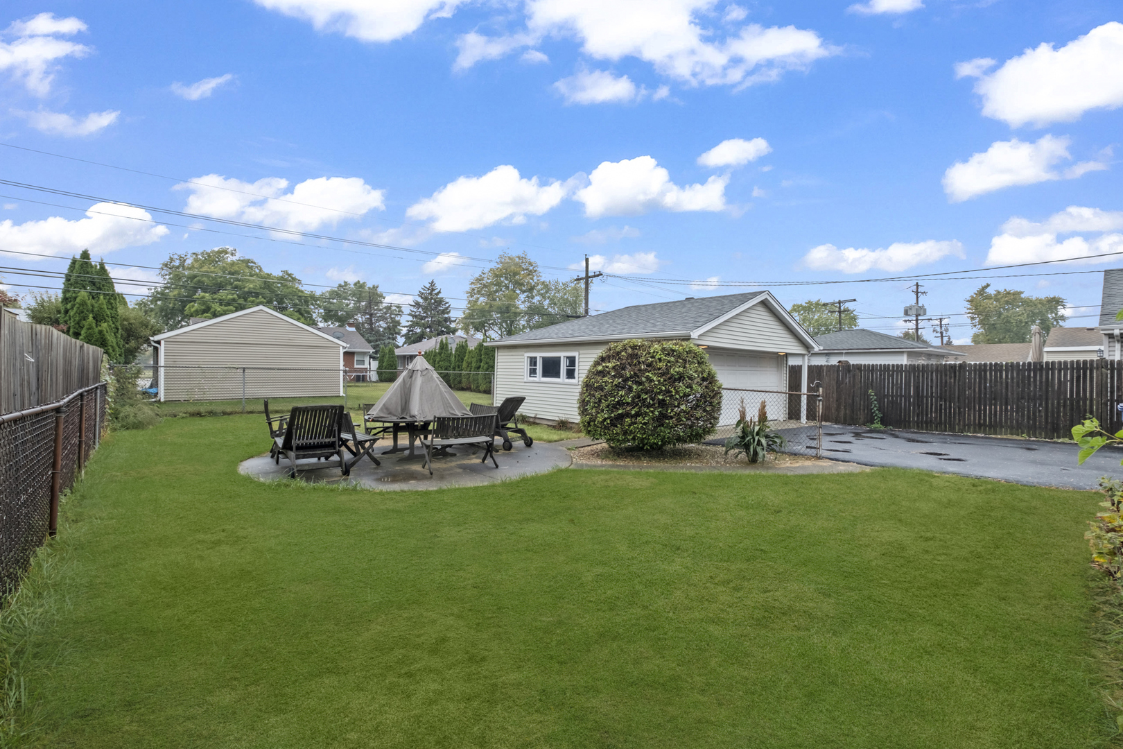 773 E Lincoln Avenue, Des Plaines, IL 60018