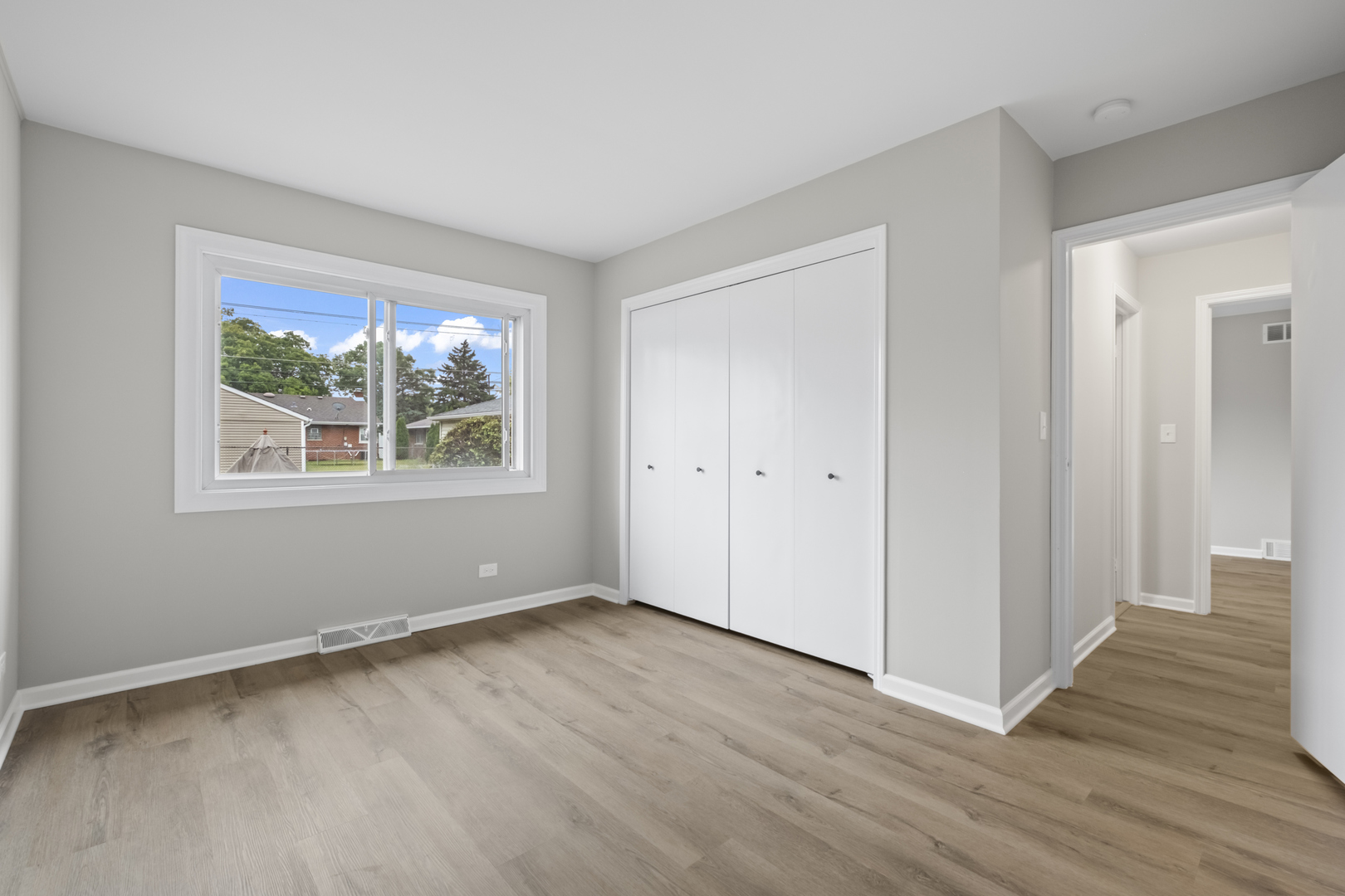 773 E Lincoln Avenue, Des Plaines, IL 60018