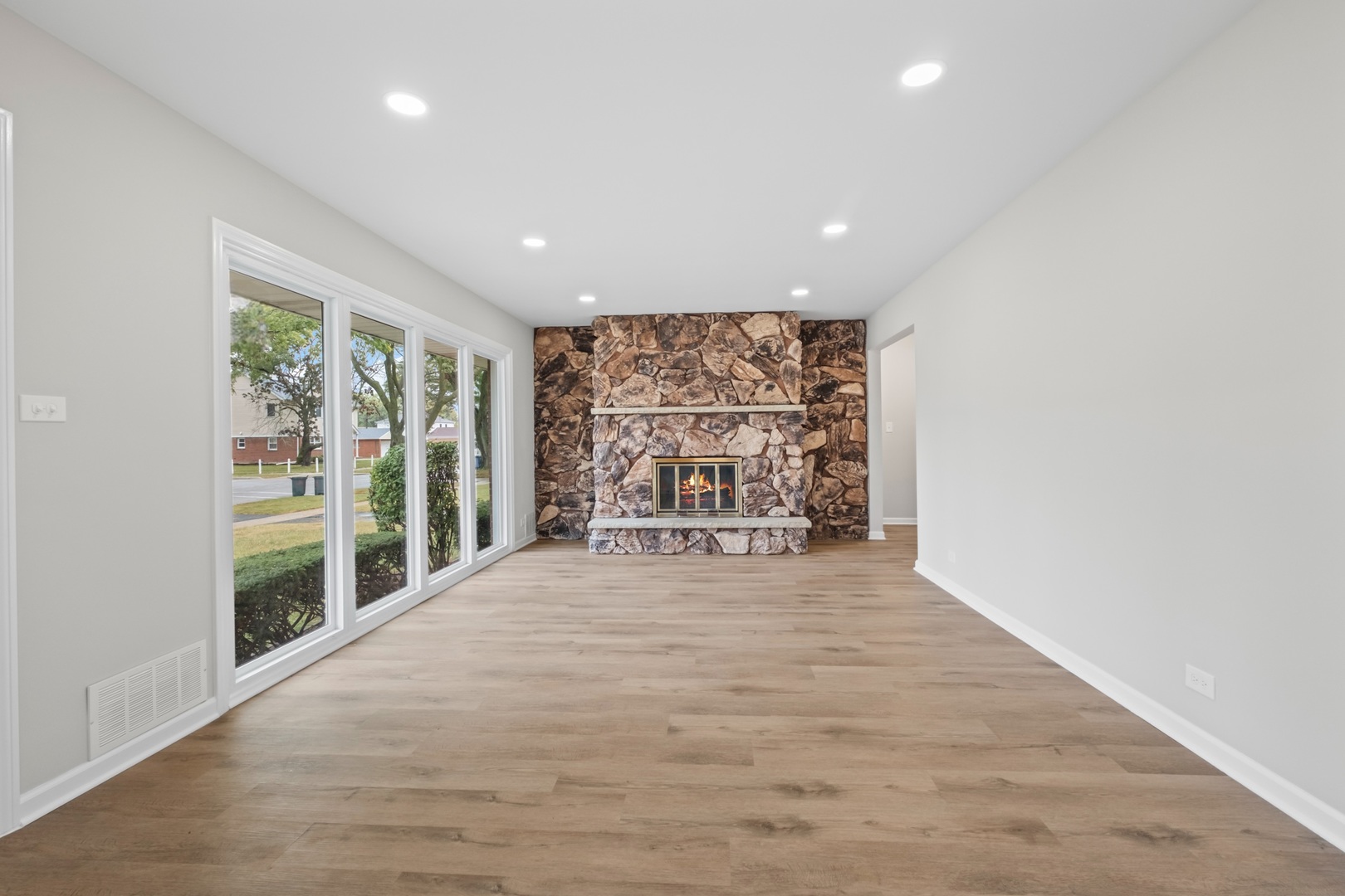 773 E Lincoln Avenue, Des Plaines, IL 60018