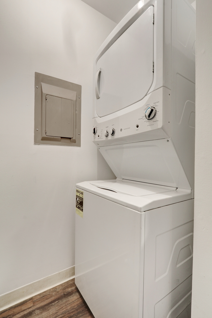 820 N Lakeside Drive #2D, Vernon Hills, IL 60061