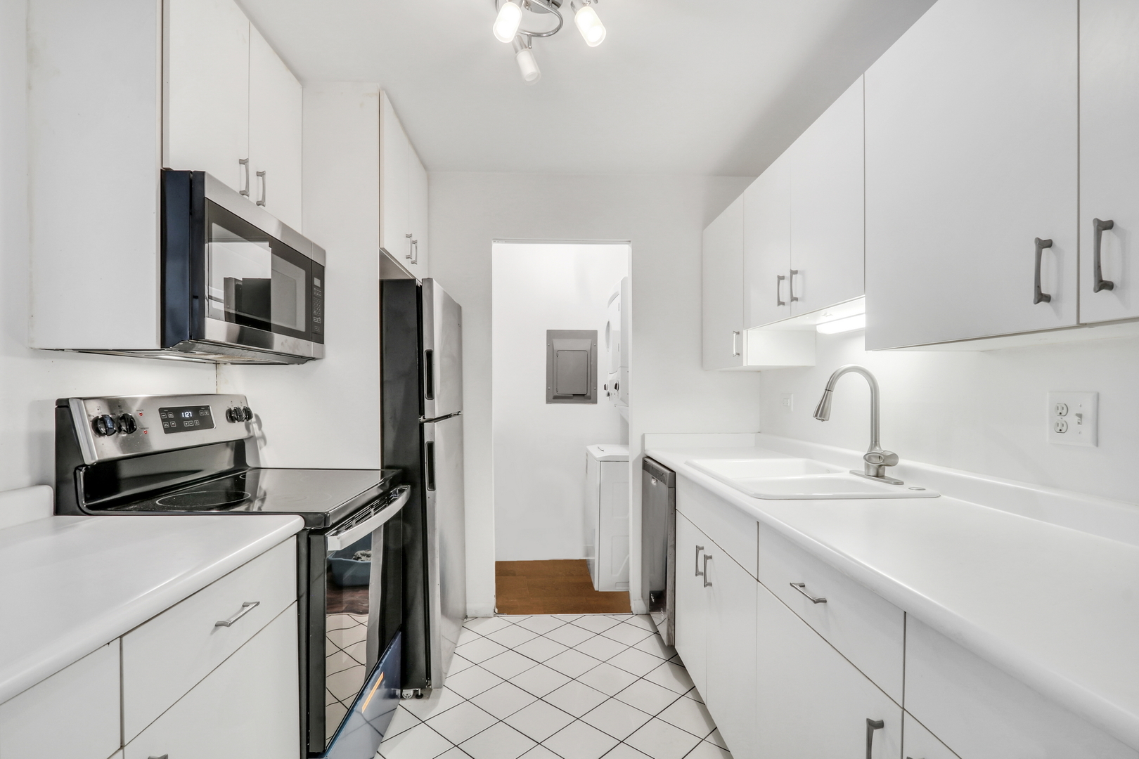 820 N Lakeside Drive #2D, Vernon Hills, IL 60061