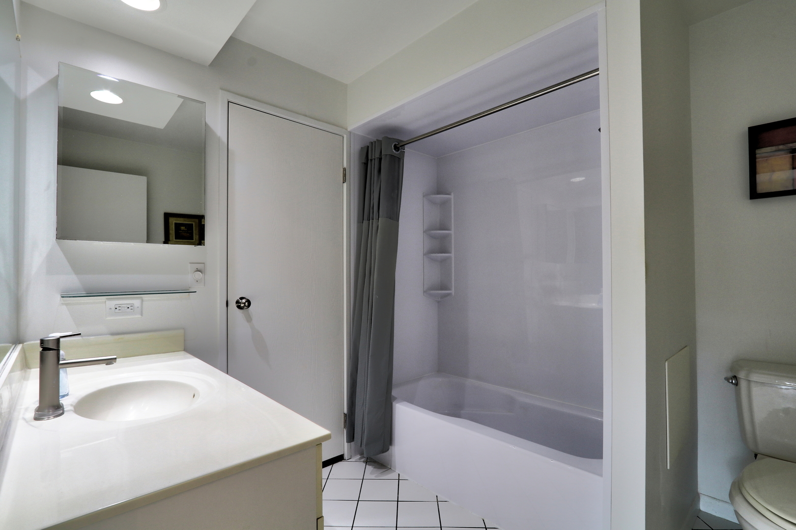 820 N Lakeside Drive #2D, Vernon Hills, IL 60061