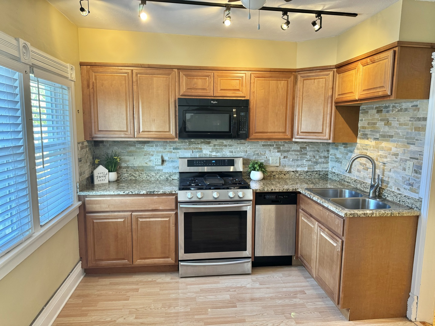 509 W Main Street #UPPER, West Dundee, IL 60118